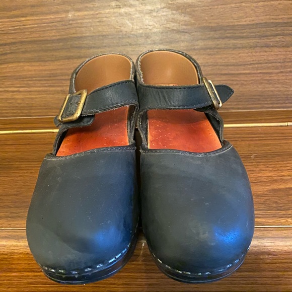 Women’s Dansko Sanita Black Leather Brass Buckle Clogs 7 - Picture 3 of 9